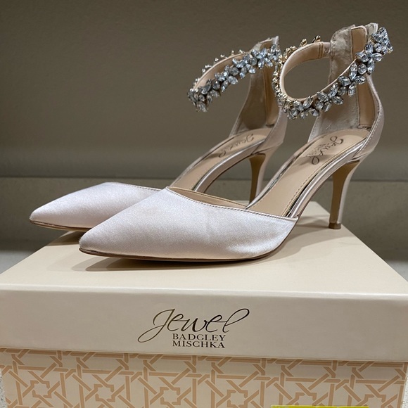 Jewel Badgley Mischka Raleigh Pump In Silver Leather | ModeSens